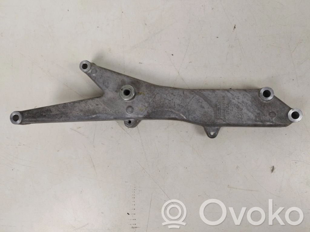 Volvo S80 Engine mounting bracket 