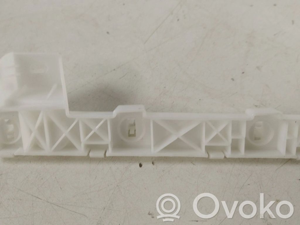 Front bumper mounting bracket   6400A404