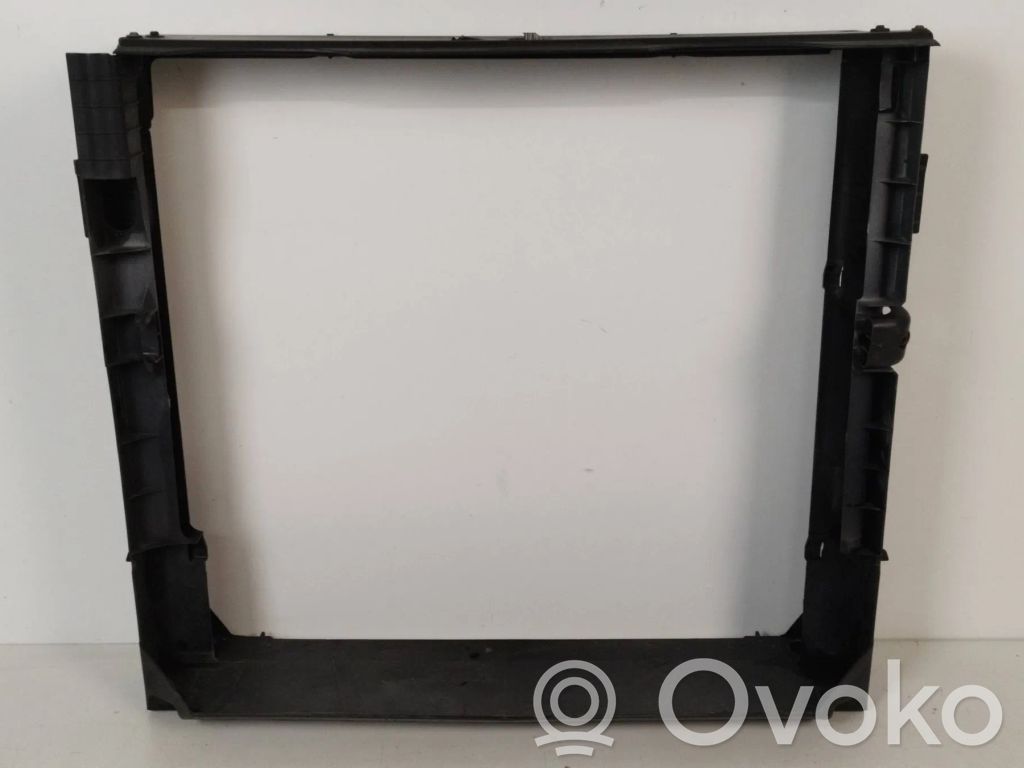 BMW X5 E70 Radiatoru paneļa apakšējā daļa (televizora) 