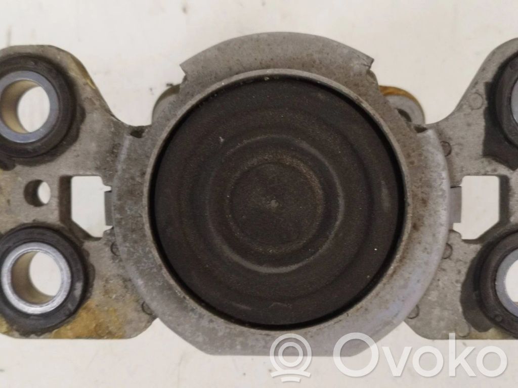 Volvo S60 Engine mount bracket 