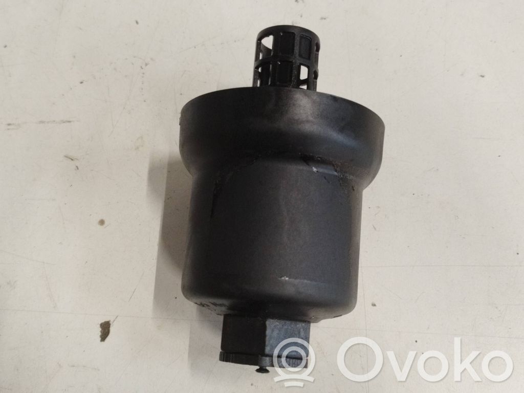 Audi A4 S4 B7 8E 8H Oil filter mounting bracket 