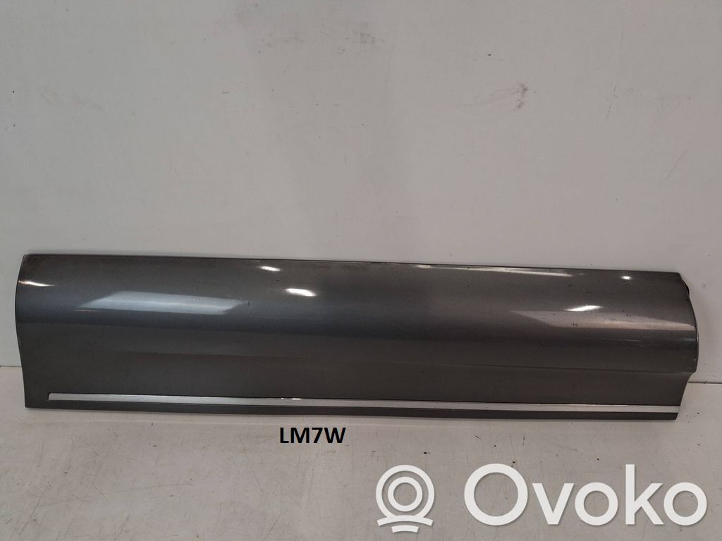 Audi Q7 4L Takaoven lista (muoto) 