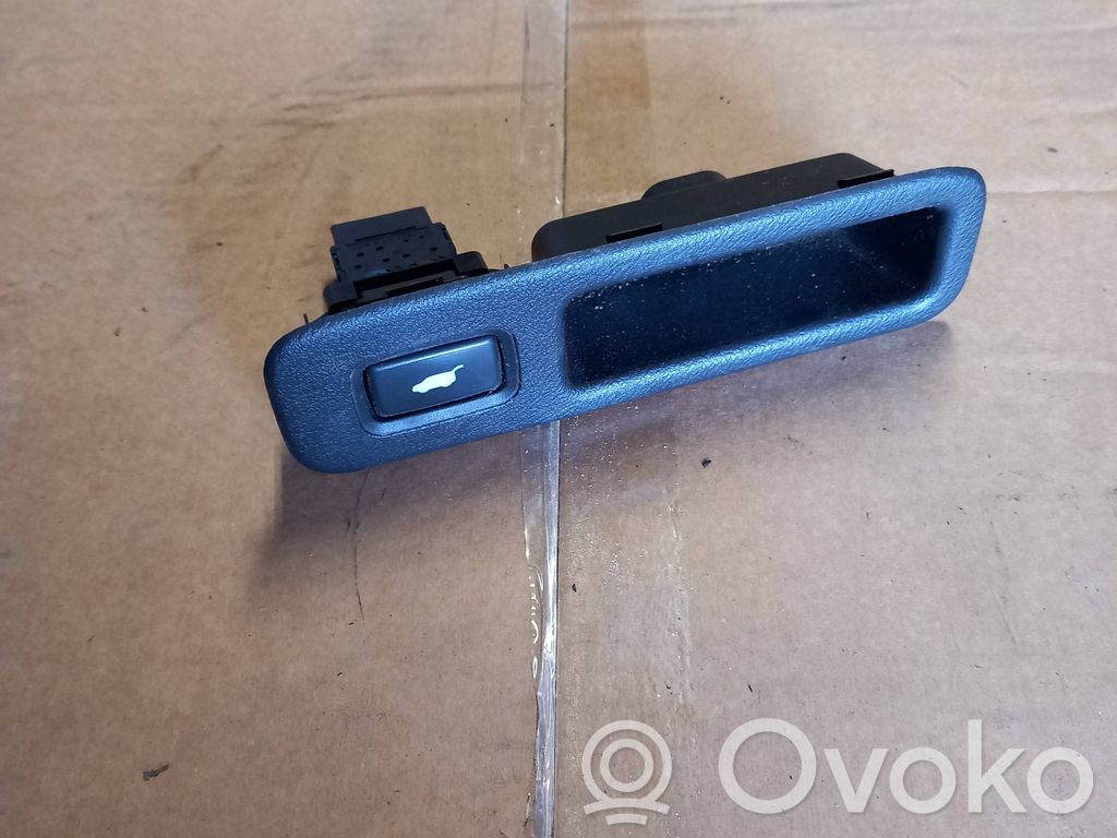 Tailgate/boot open switch button   HZSS6A1