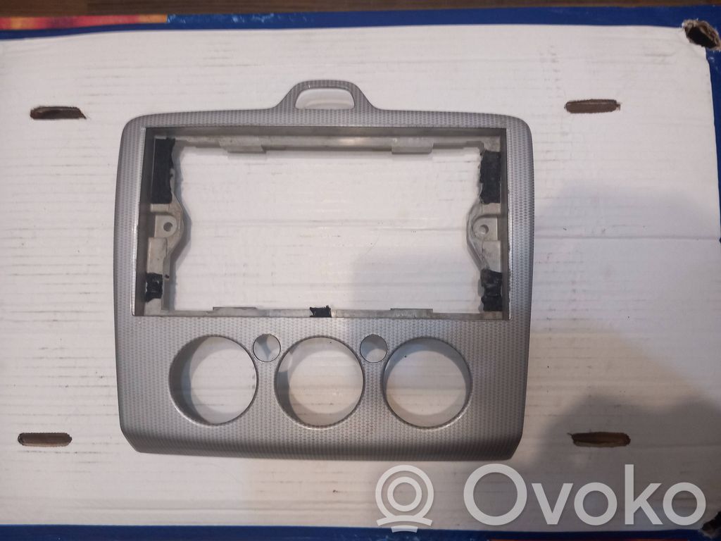 Ford Focus Radio/GPS head unit trim 