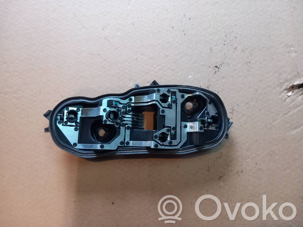 Opel Corsa D Cubierta del soporte de la lámpara de la luz trasera 