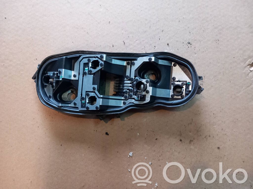 Opel Corsa D Cubierta del soporte de la lámpara de la luz trasera 