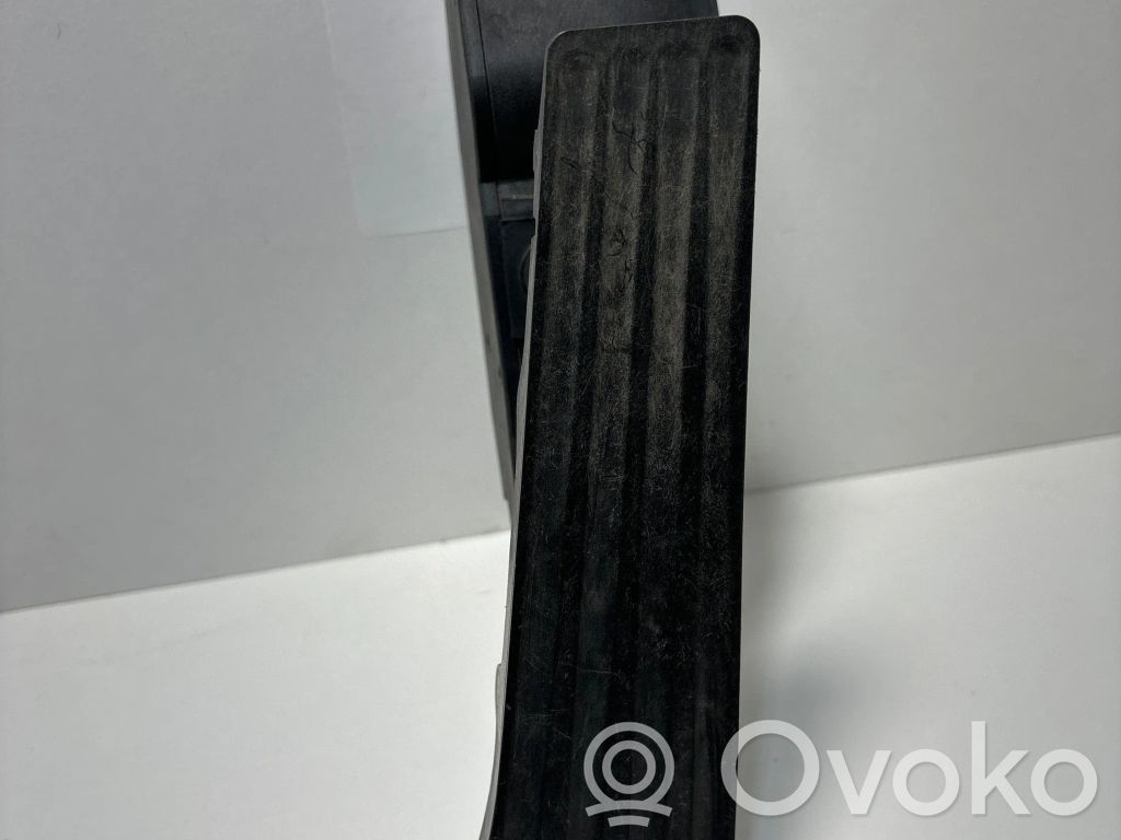 BMW 5 E39 Akceleratoriaus pedalas 