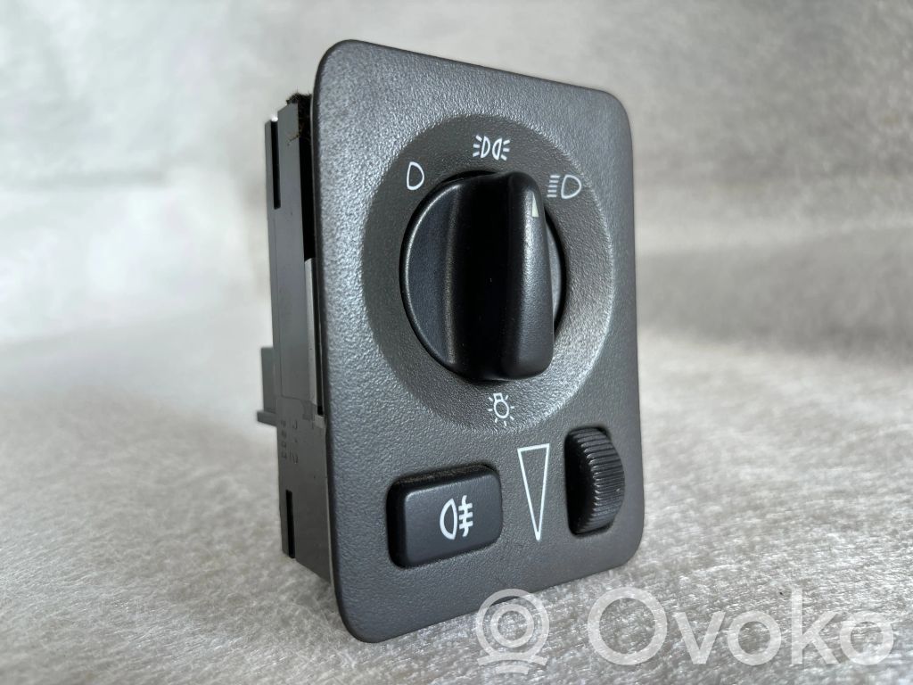 Light switch   4616124