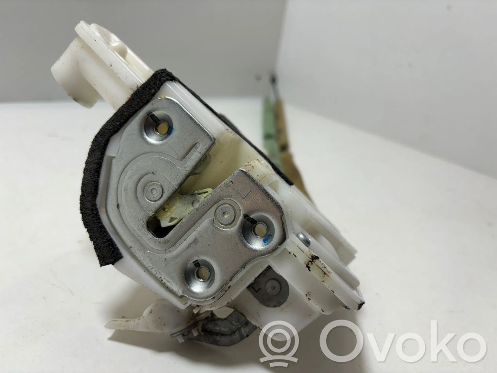 Mazda 3 III Front door lock 