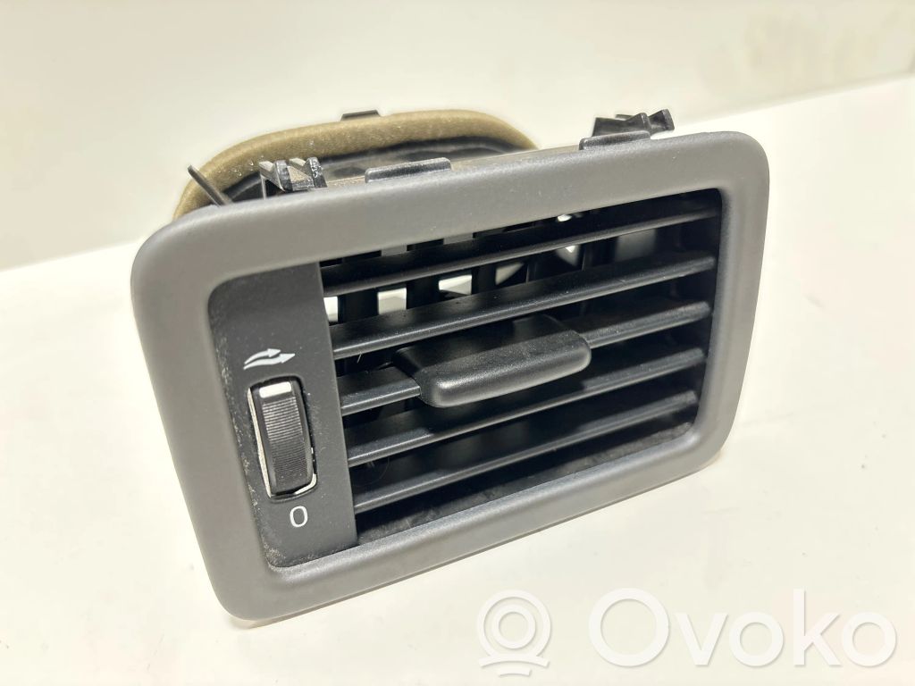 Volvo V70 Moldura protectora de la rejilla de ventilación lateral del panel 