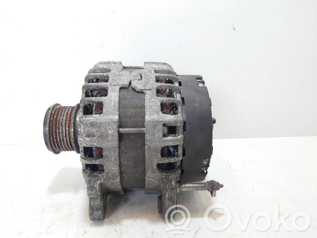 Volkswagen PASSAT B7 Alternator 