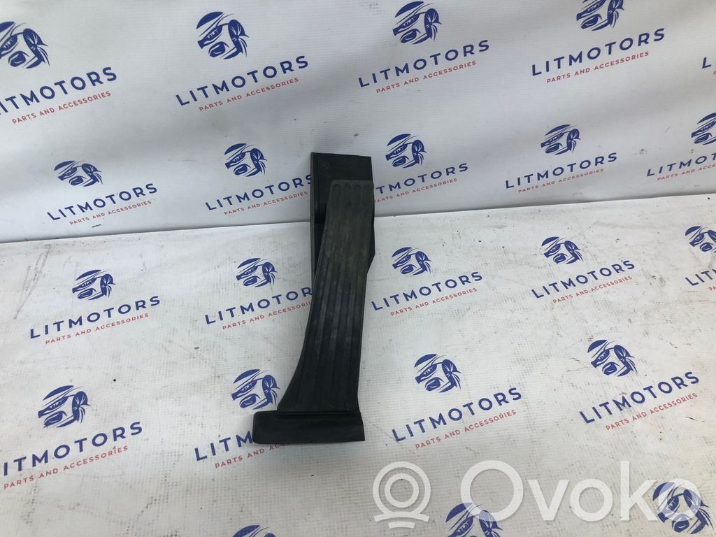Accelerator throttle pedal   6762480