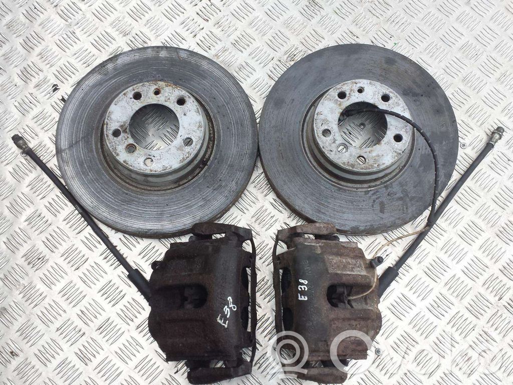 Bremsscheiben und Bremssättel eingestellt