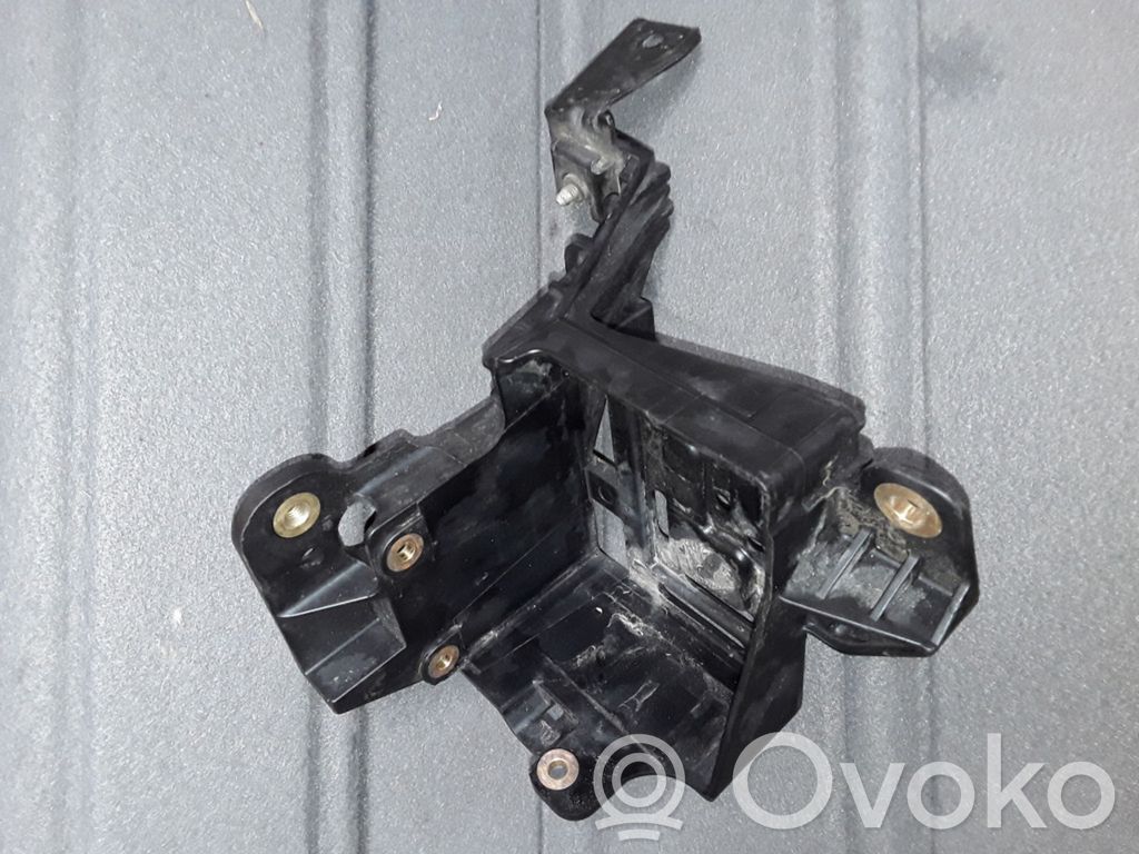 Opel Zafira B ABS-pumpun kiinnike 