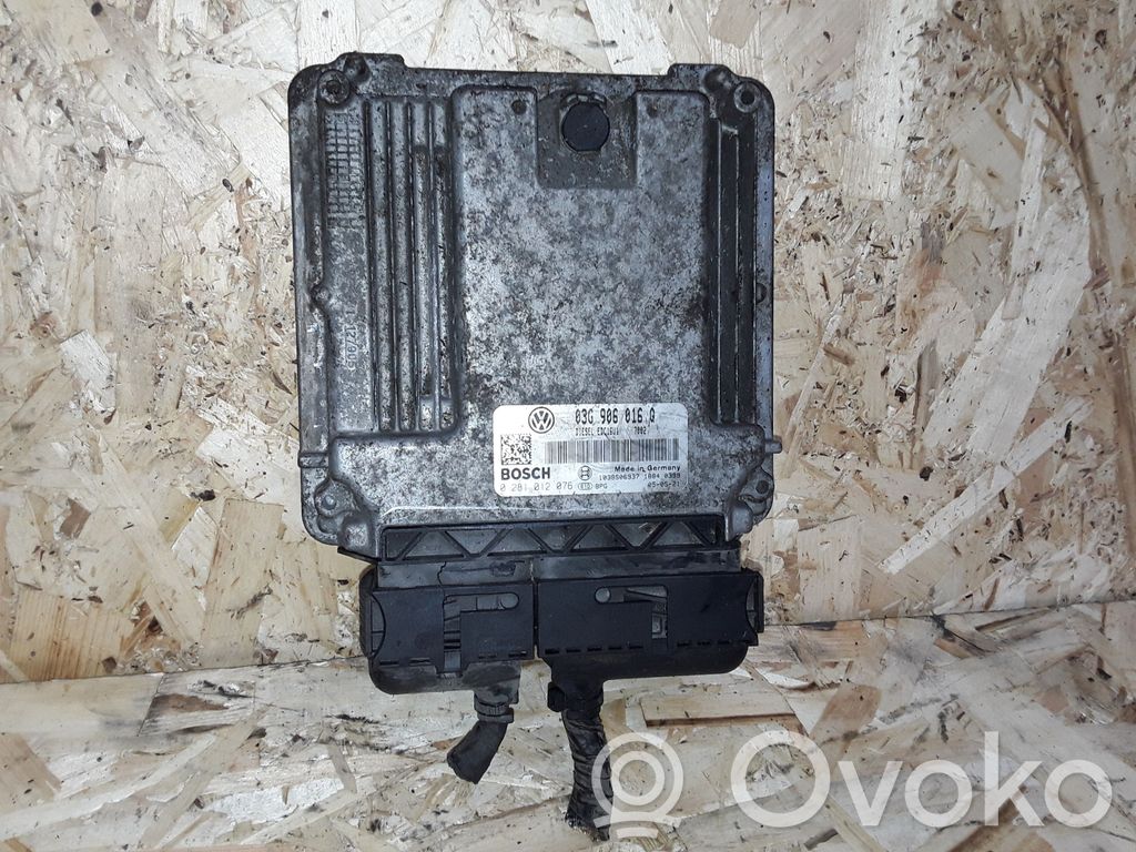 Volkswagen Golf V Engine control unit/module 