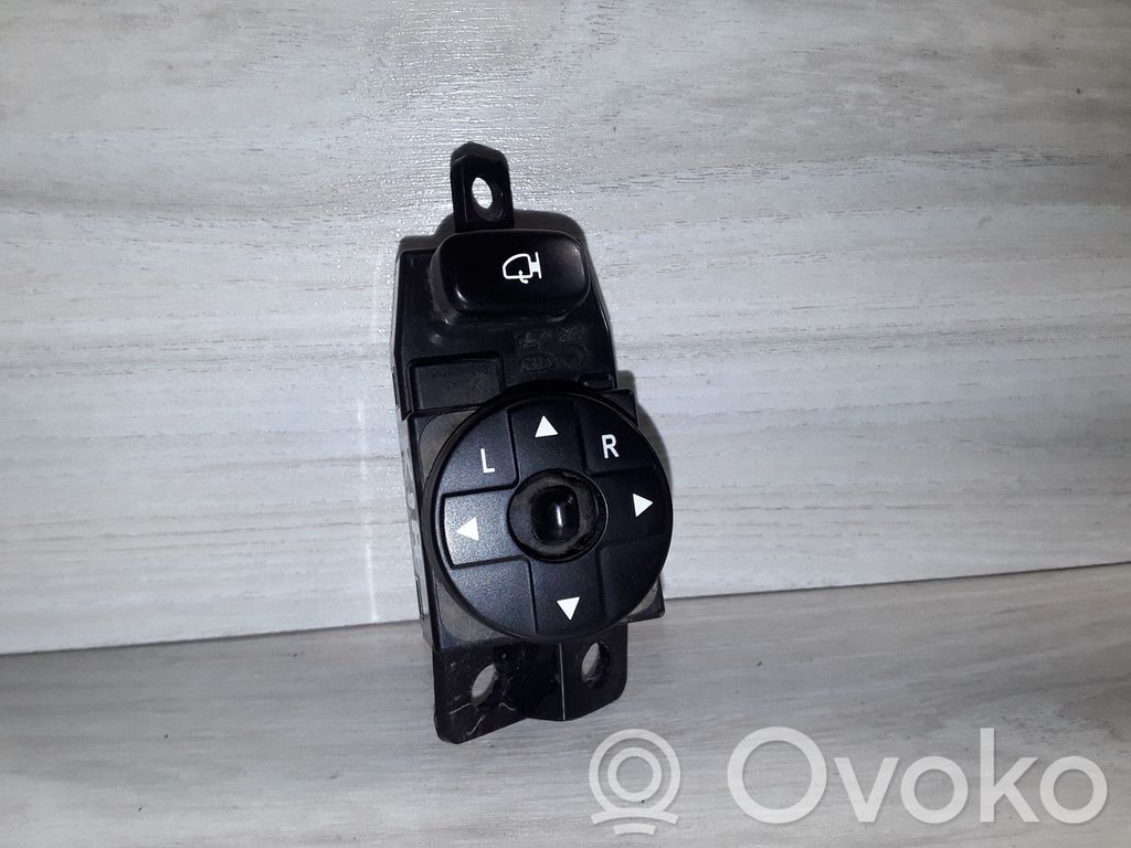 Wing mirror switch   935404D100