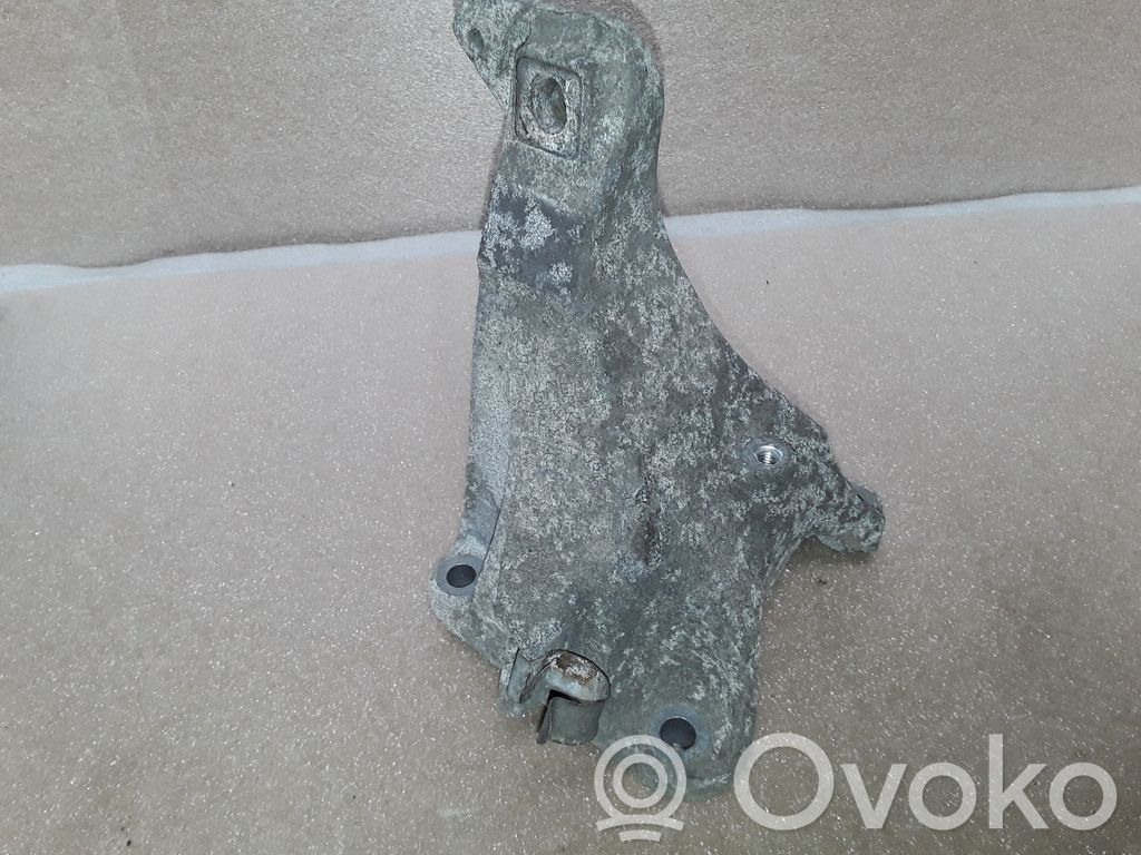 Variklio tvirtinimo kronšteinas   6781916