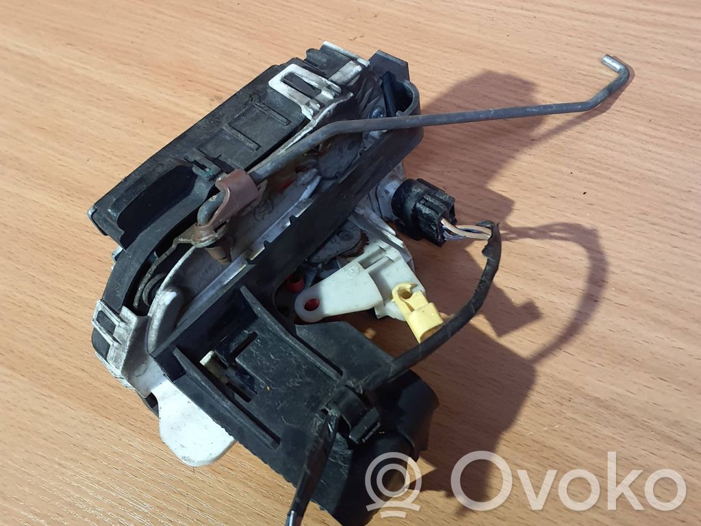 Dodge Caliber Priekšpusē slēdzene 