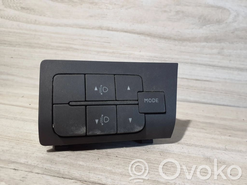 Headlight level height control switch