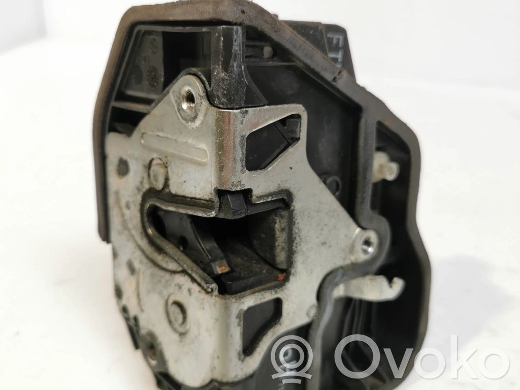 BMW 1 E81 E87 Front door lock 