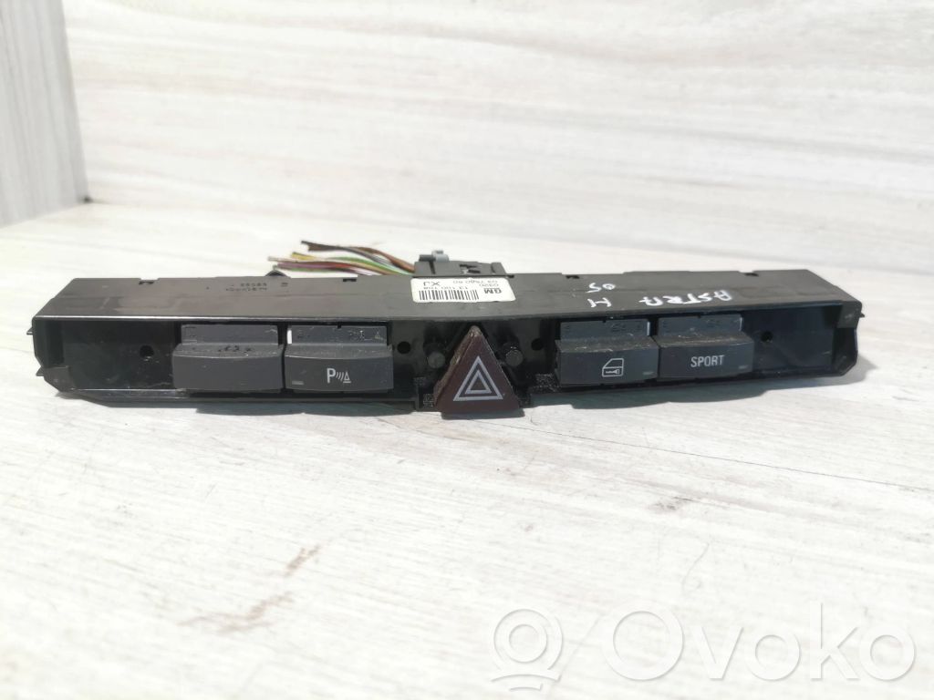 Opel Astra H Hazard light switch 