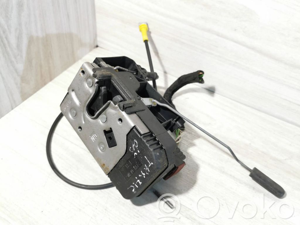 Renault Trafic II (X83) Front door lock 