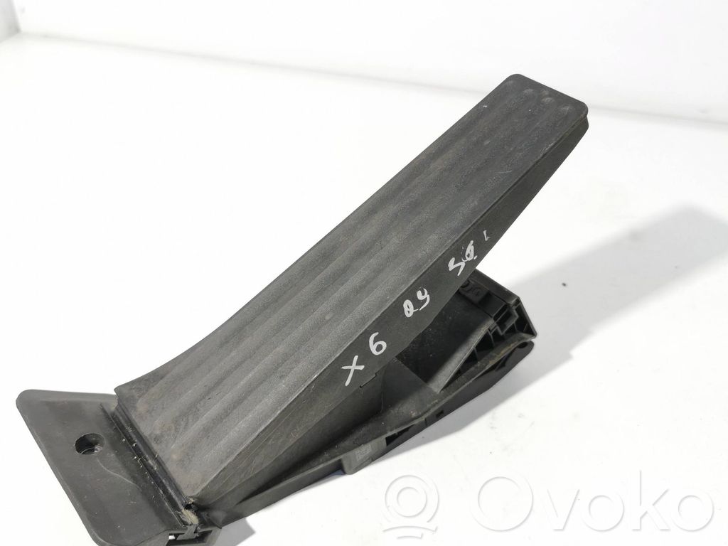 Accelerator throttle pedal   6788632,1711080313A