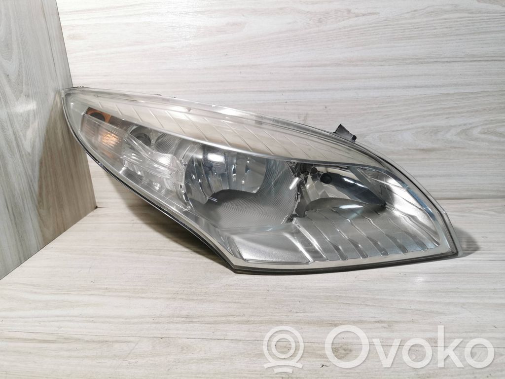 Renault Megane III Lampa przednia 