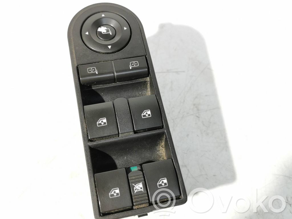 Opel Zafira B Interruttore di controllo dell’alzacristalli elettrico 