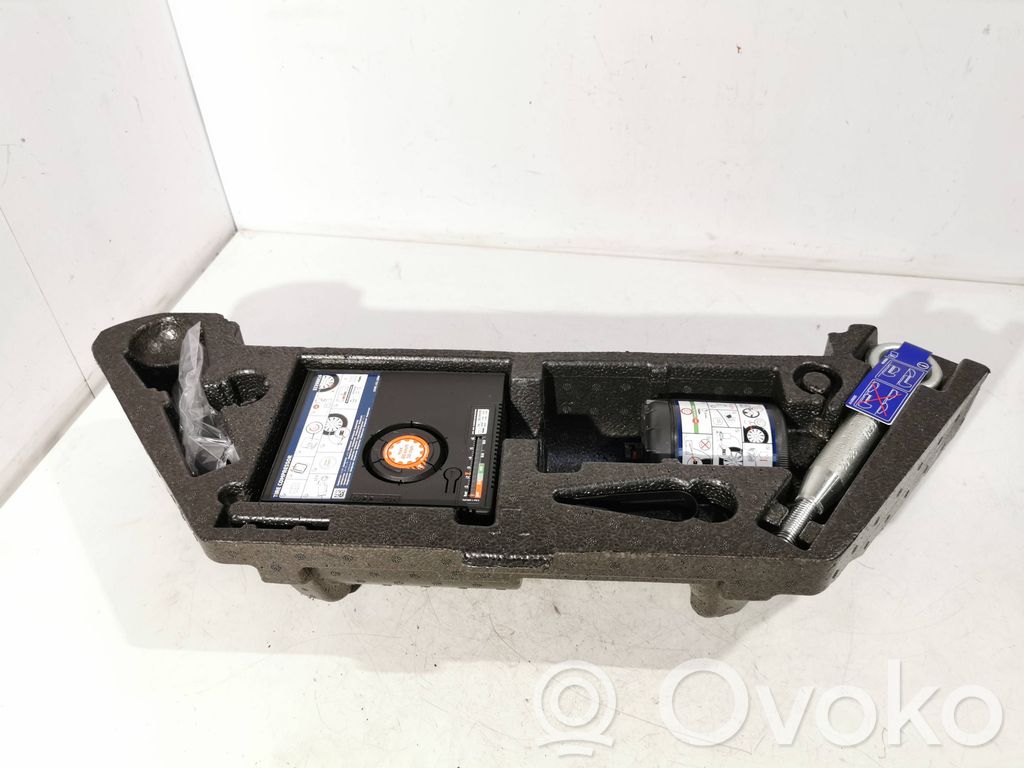 Volvo XC40 Glove box in trunk 