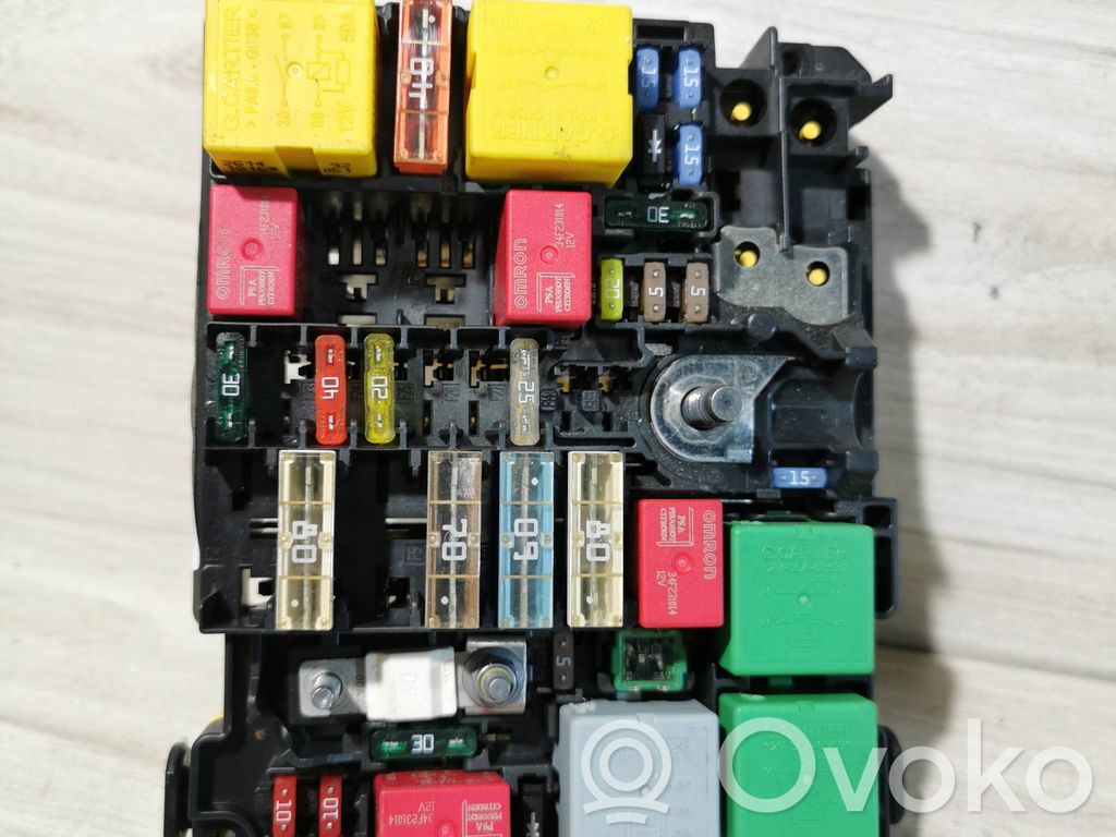 Peugeot 208 I Fuse module 