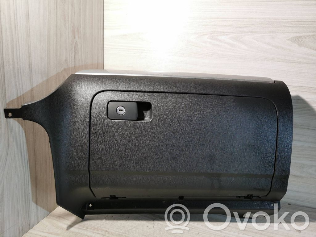Volkswagen Golf VI Daiktadėžės (bordačioko) komplektas 