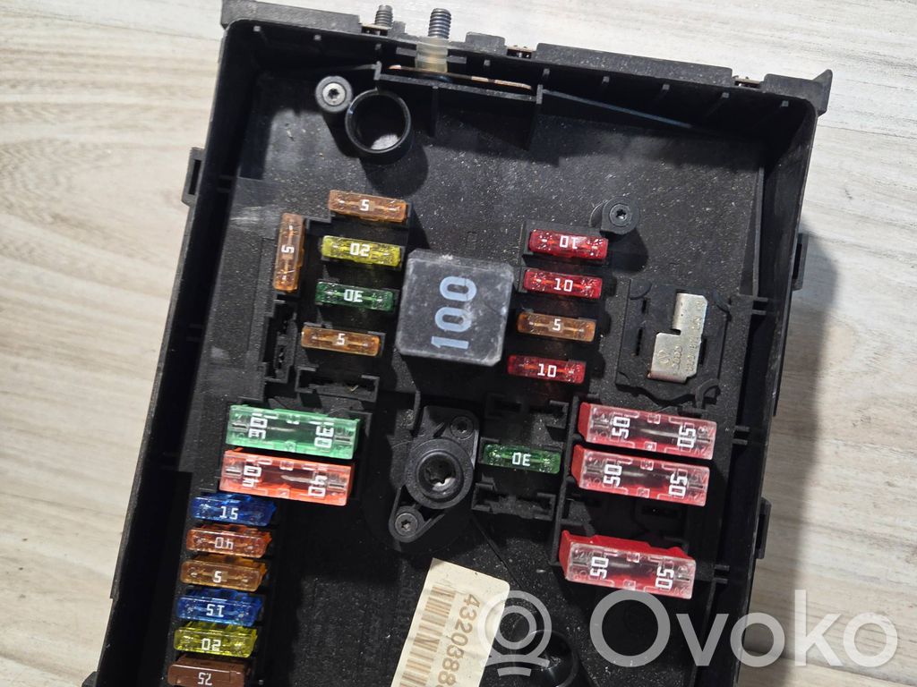 Volkswagen Touran I Fuse module 