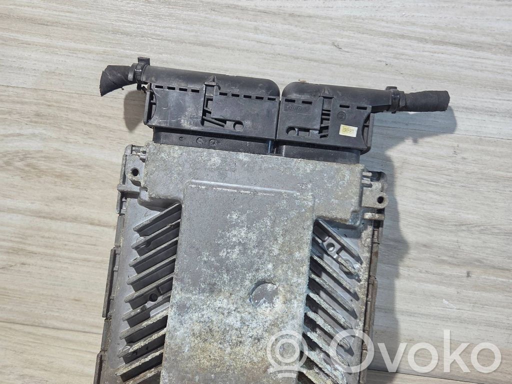 Volkswagen PASSAT B6 Engine control unit/module 