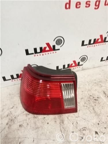 Lámpara de faros/luces traseros