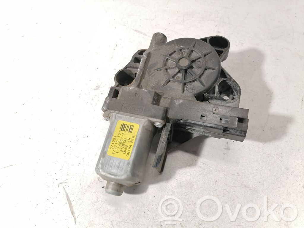 Volvo V70 Silniczek podnoszenia szyby drzwi tylnych 