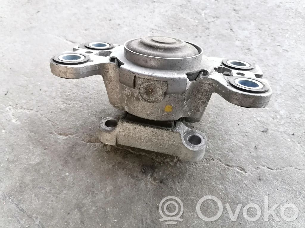 Volvo XC60 Engine mount bracket 