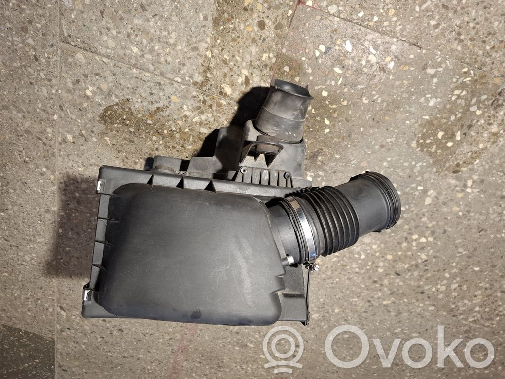 BMW 7 E65 E66 Air filter box 