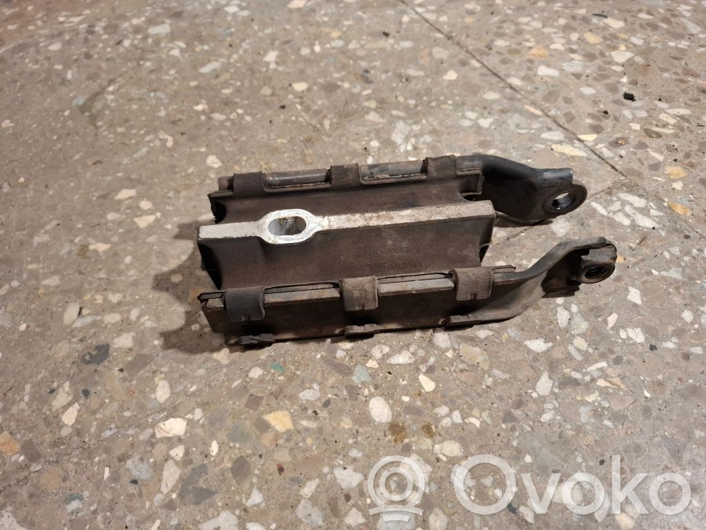 Volvo V60 Engine mount bracket 