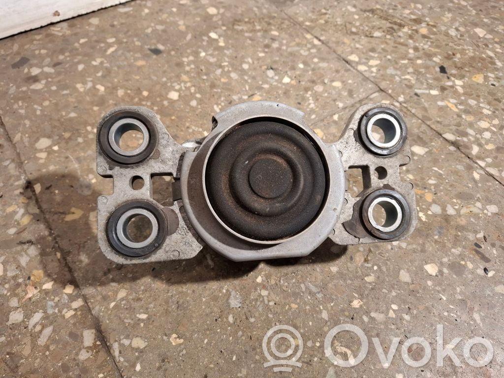 Volvo S60 Engine mount bracket 