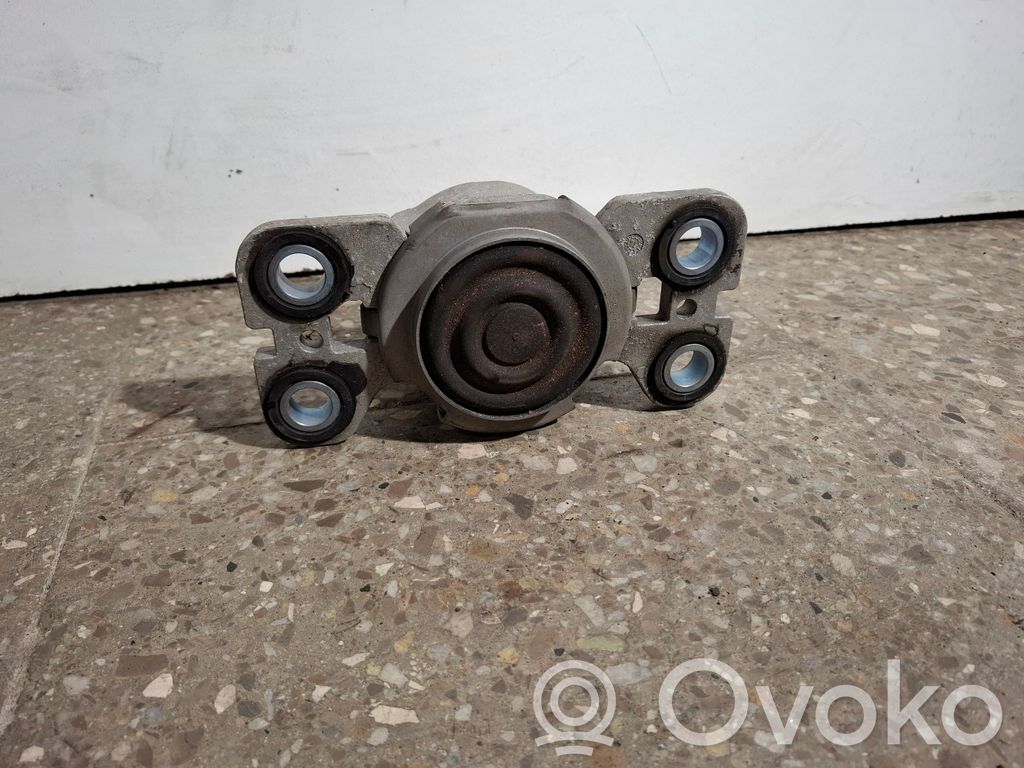 Volvo V60 Engine mount bracket 