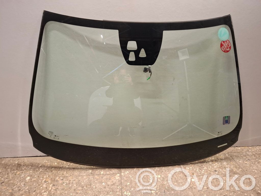 Volvo V60 Front windscreen/windshield window 