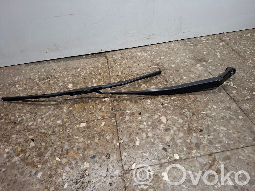 Lexus RX III Front wiper blade arm 