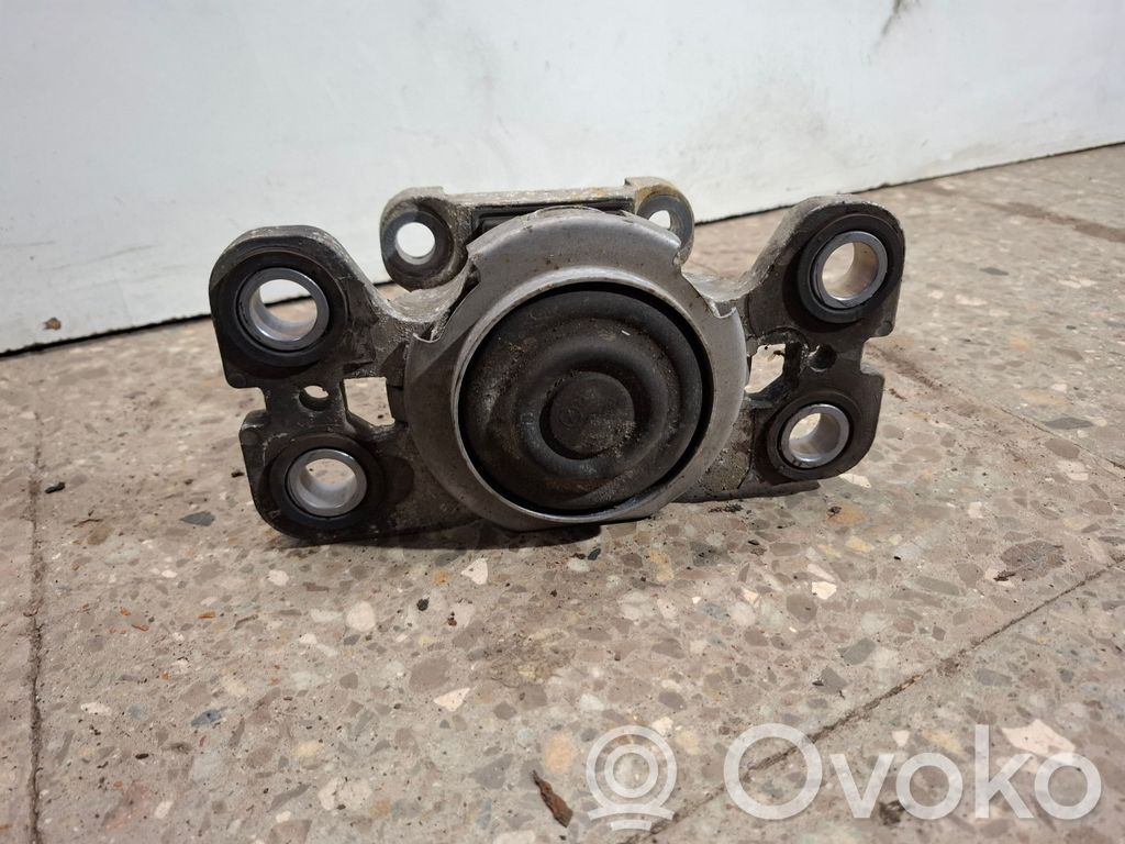 Volvo XC60 Engine mount bracket 