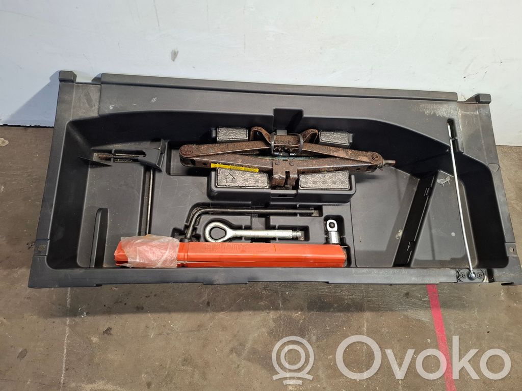 Lexus RX 300 Tool box 