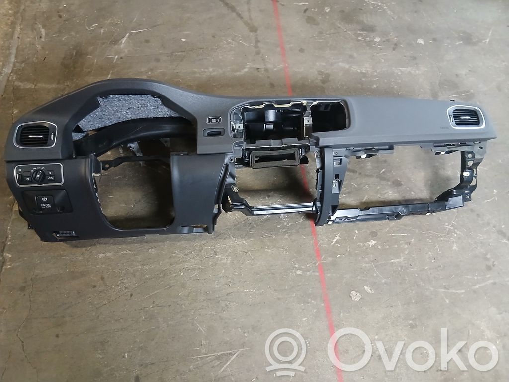 Volvo V60 Panelis 