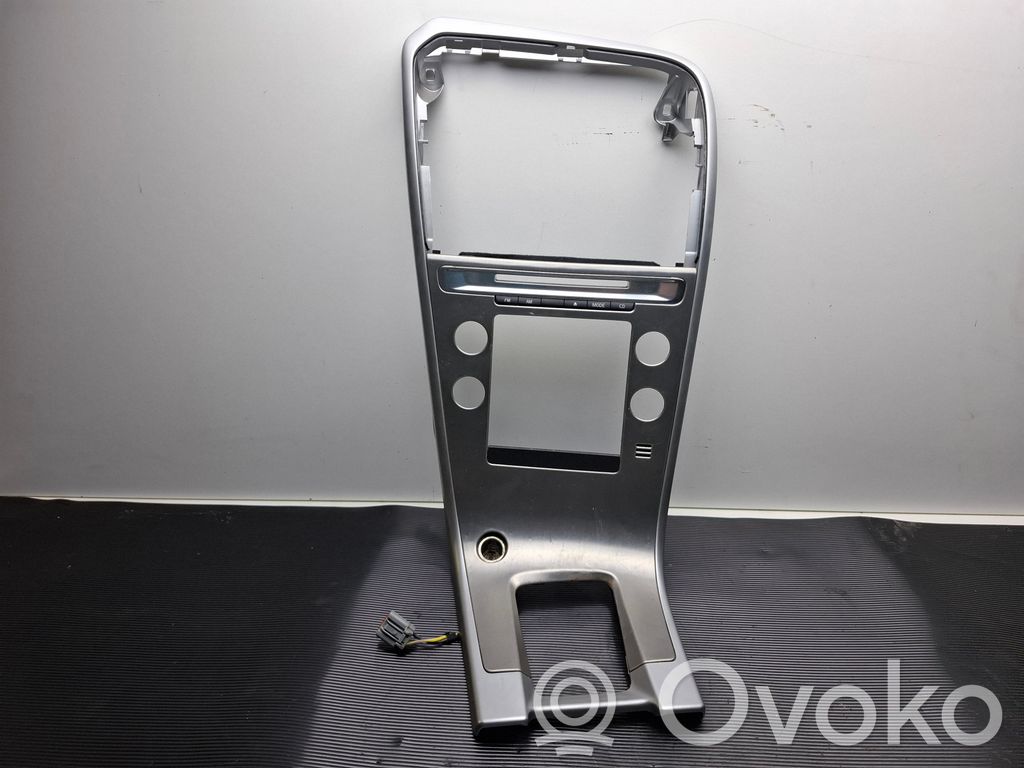 Volvo XC60 Moldura de la unidad delantera de radio/GPS 