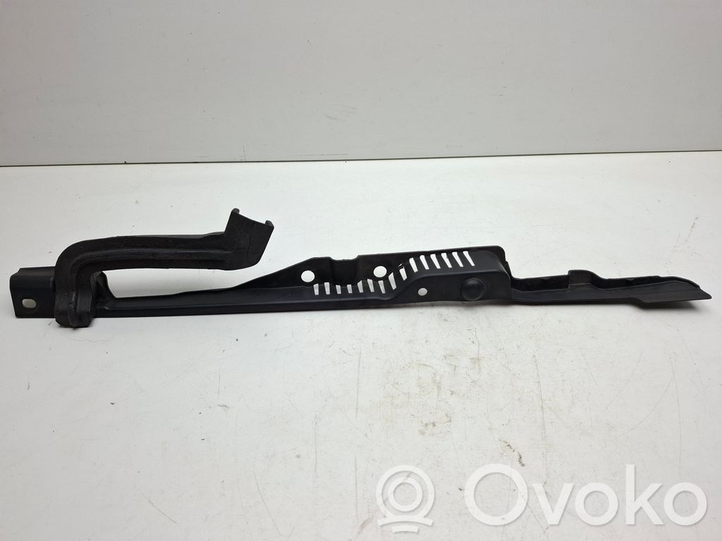 Volvo V60 Konepellin lukituksen muotolista 