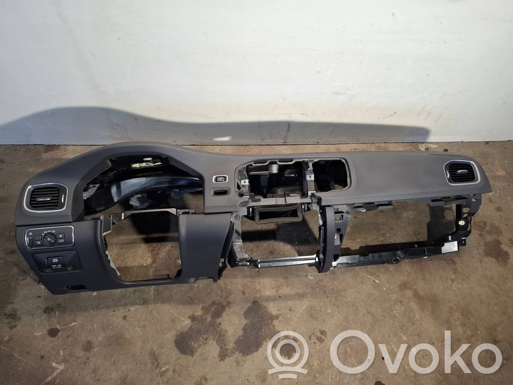 Volvo V60 Panelis 