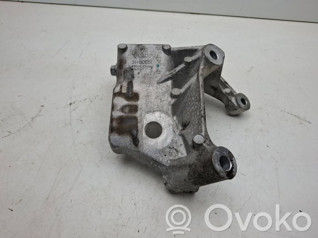 Volvo XC90 Engine mounting bracket 